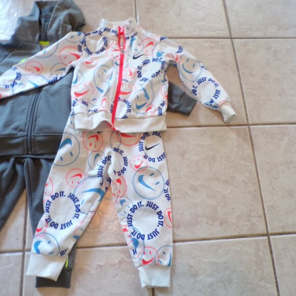Toddler Boy Girl Two - 2pc Nike SweatSuits Sizes 2T & 3T 4 Pieces Swoosh - Picture 3 of 3